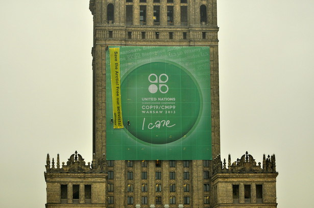 PKiN oplakatowany przez Greenpeace /fot. Greenpeace Polska/