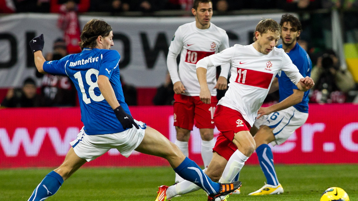 Reprezentacja Polski przegrywa do przerwy z Włochami 0:1 w towarzyskim meczu piłkarskim. Gola dla gości zdobył Mario Balotelli. Spotkanie we Wrocławiu jest debiutem międzynarodowym nowo wybudowanego Stadionu Miejskiego.