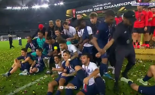 Spięcie Mbappe i Neymara po zdobyciu Superpucharu Francji [WIDEO]