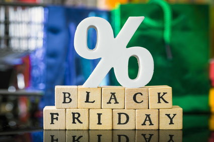 Polacy coraz chętniej kupują w Black Friday. Więcej chcą wydać mężczyźni