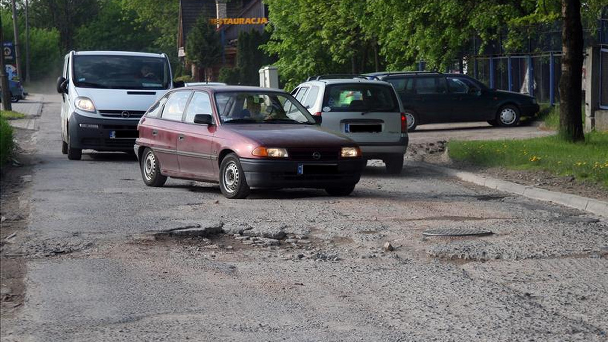 Zamieszanie wokół Zarządu Infrastruktury Komunalnej i Transportu trwa. Od miesiąca w spółce trwają szczegółowe kontrole, zarządzane przez prezydenta miasta. Szefowa ZIKiT Joanna Niedziałkowska tak przejęła się sytuacją, że najpierw oddała się do dyspozycji prezydenta, a następnie rozchorowała.