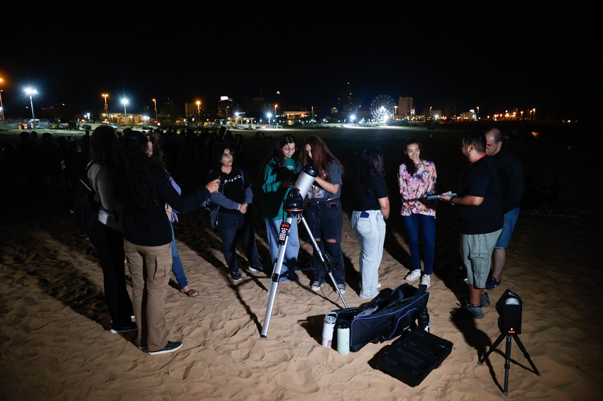 Mesec je sijao dramatično crveno od četvrtka uveče do petka ujutru