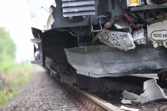 Wypadek na przejeździe kolejowym. Auto wjechało wprost pod pociąg