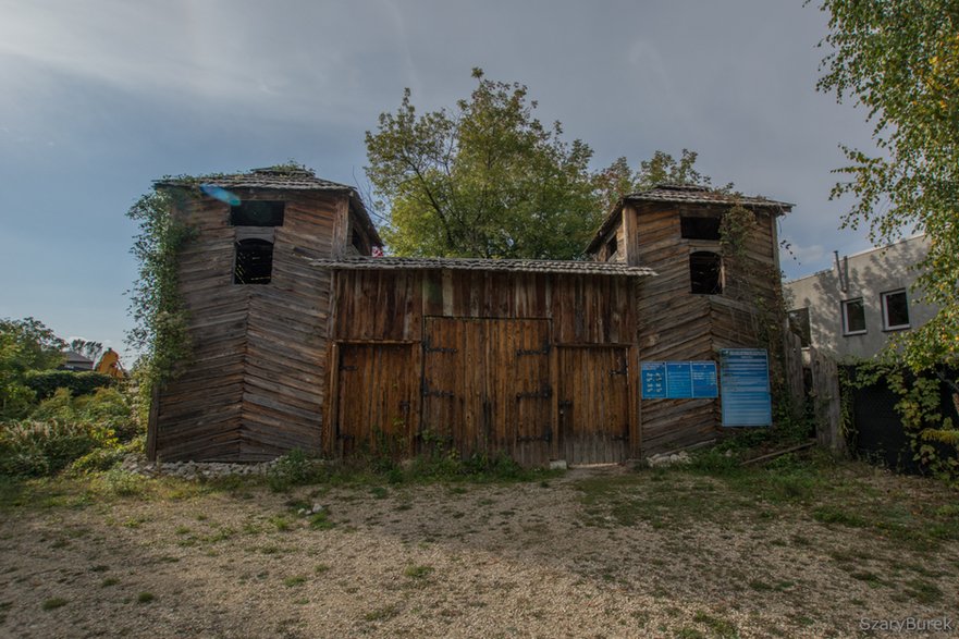 Brama wejściowa do Parku Miniatur. Październik 2021