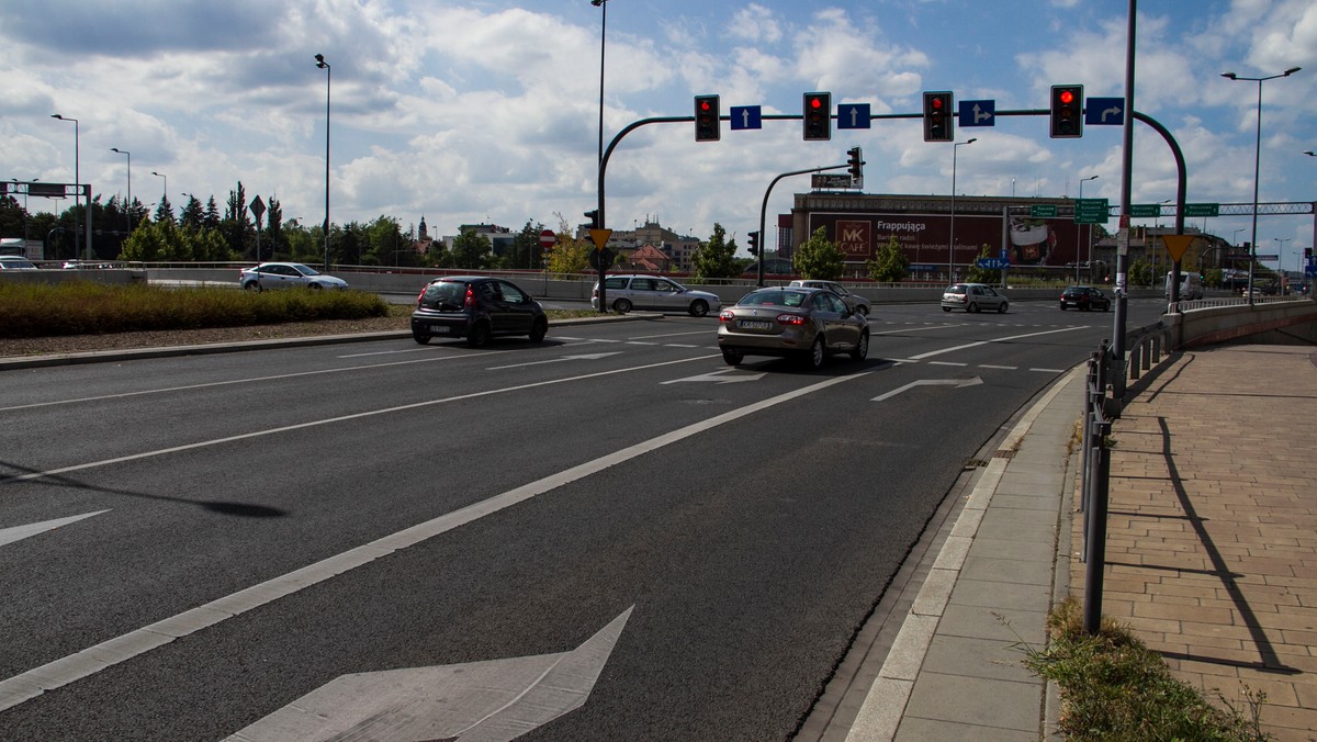 Od najbliższego poniedziałku czekają nas kolejne zmiany w ruchu przy przebudowie ciągu komunikacyjnego od ronda Mogilskiego do Placu Centralnego. Opóźni się także otwarcie ulicy Meissnera.