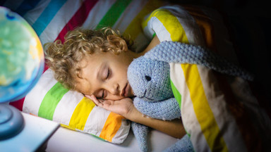Fazy snu u dzieci - pierwsze trzy godziny od zaśnięcia mało co dziecko obudzi