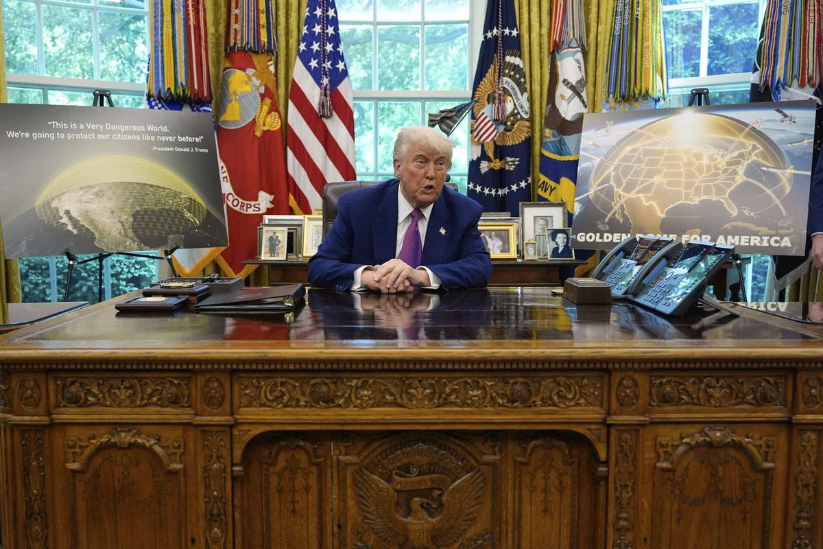 Donald Trump zapowiada budowę "Złotej kopuły" nad USA