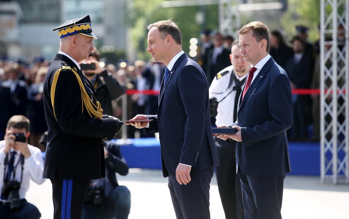 Do stopnia nadbrygadiera, czyli na pierwszy stopień generalski w PSP, zostało awansowanych pięciu oficerów, którzy do tej pory mieli stopień starszego brygadiera
