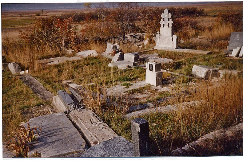 HRVATSKI TENK PORUŠIO SRPSKO GROBLJE