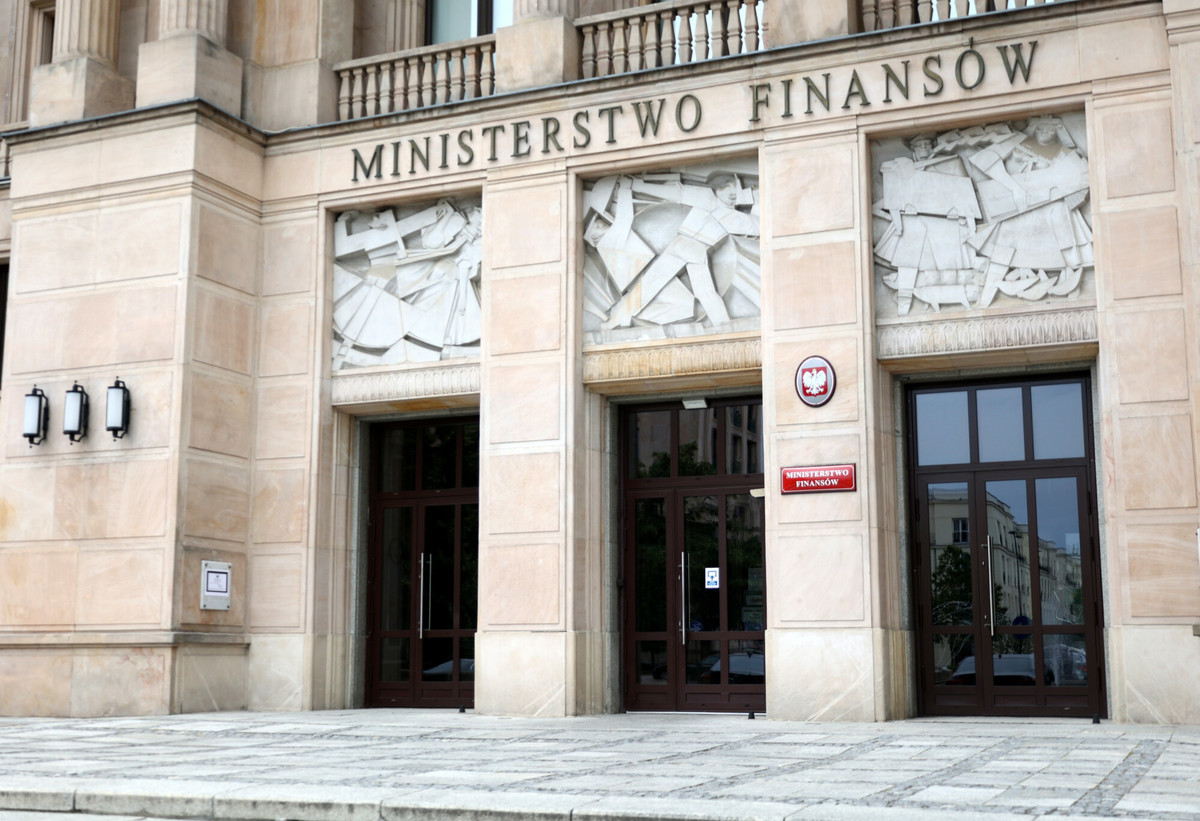 Skarbówka prześwietla konta bankowe Polaków. Ekspert mówi o 
