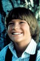Jason Bateman alakította az árva kisfiút, James Coopert.