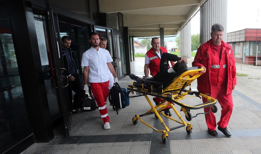 Uobičajena scena: štrajkači glađu su zbog iznemoglosti morali da traže lekarsku pomoć