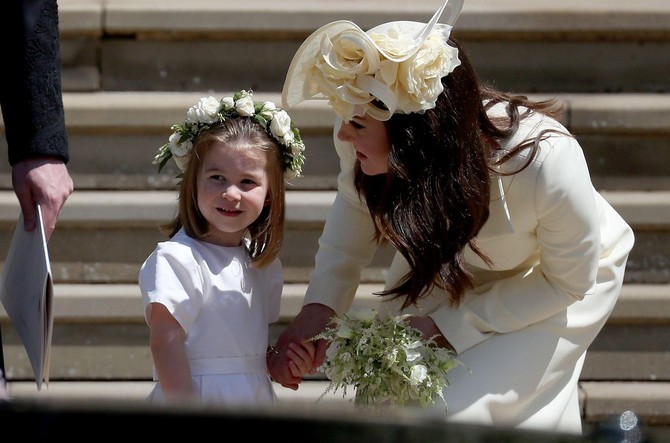 Sporna haljina na princezi Šarlot: Kejt sa ćerkom na venčanju Megan Markl i princa Harija foto:  PA Images / Alamy/ Alamy