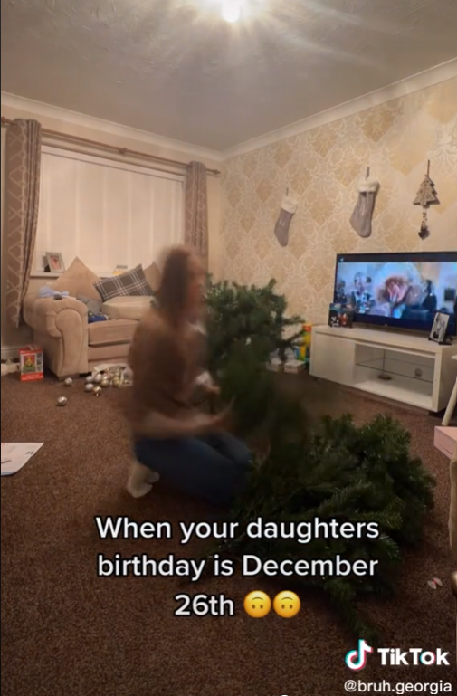Georgia dáva dole vianočný stromček už 25. decembra. 