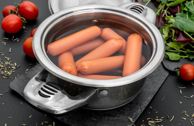 Pre kuvanja viršli i kobasica ne skidajte zaštitnu foliju