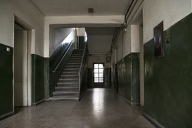 Otkriveno zašto su u Jugoslaviji zidovi u zgradama farbani do pola