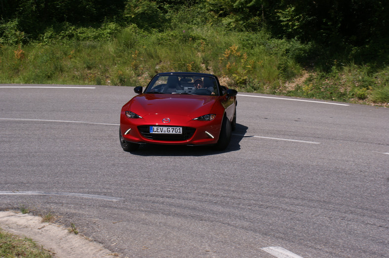 Mazda MX5 test, wygląd, silniki, wyposażenie. Ile