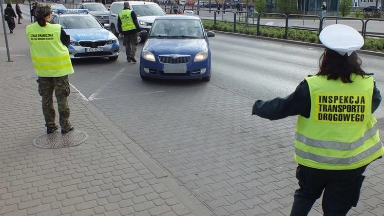 Kontrola policji (i czterech innych służb) kierowców taksówek na aplikacje (12 kwietnia 2024 r.; Bydgoszcz)