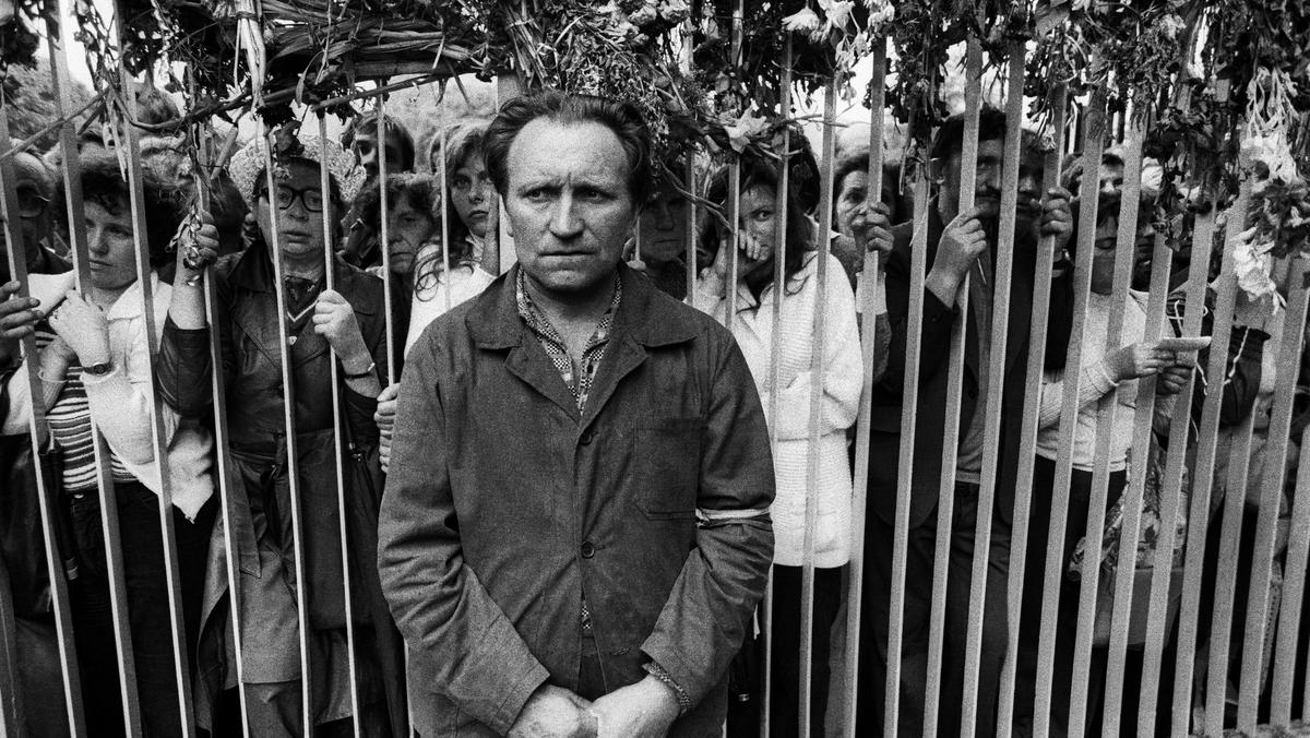 Straż strajkowa przy bramie numer 2 Stoczni Gdańskiej im. Lenina, sierpień 1980 r.