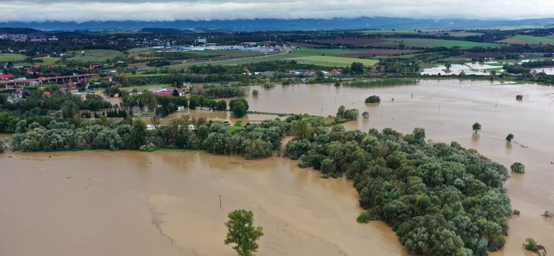 "Nysa odcięta od świata". Burmistrz wzywa do samoewakuacji
