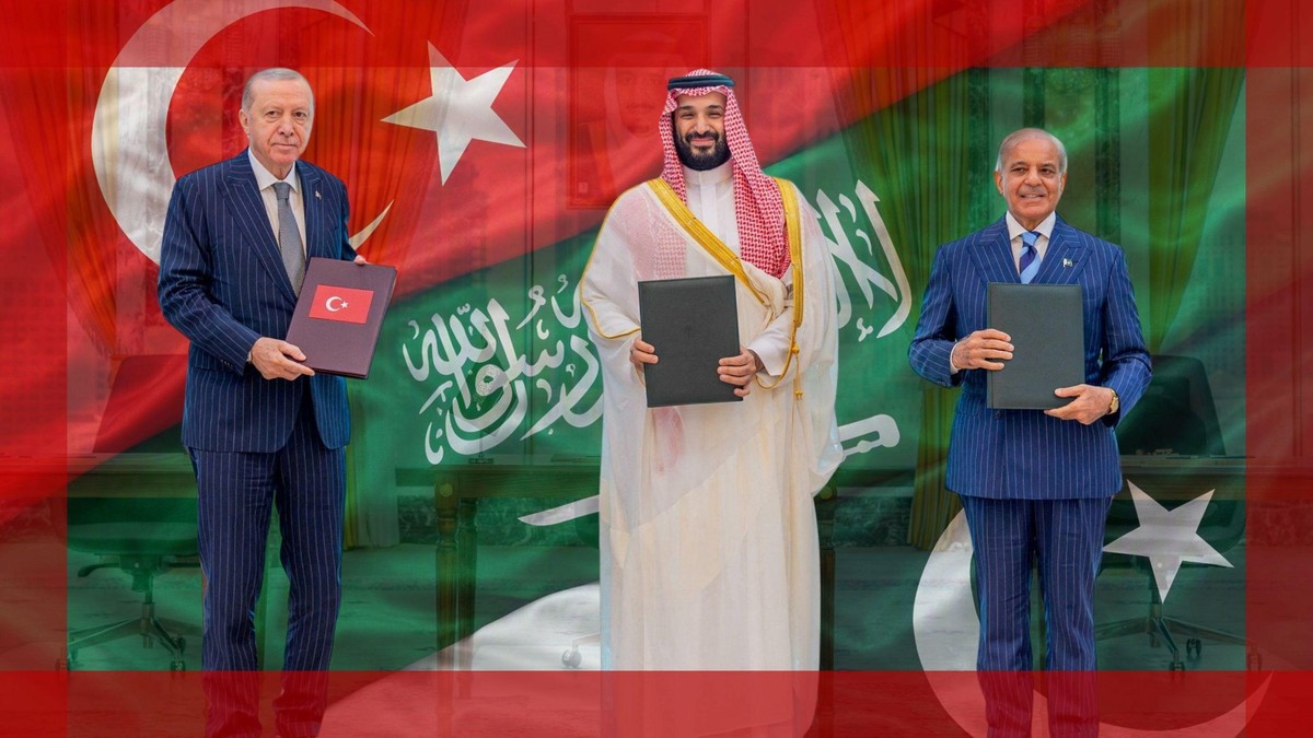 Predsednik Turske Redžep Tajip Erdogan, saudijski prestolonaslednik Muhamed bin Salman i pakistanski premijer Šehbaz Šarif potpisali su 7. avgusta 2026. u Meki vojni savez | Foto: Reuters