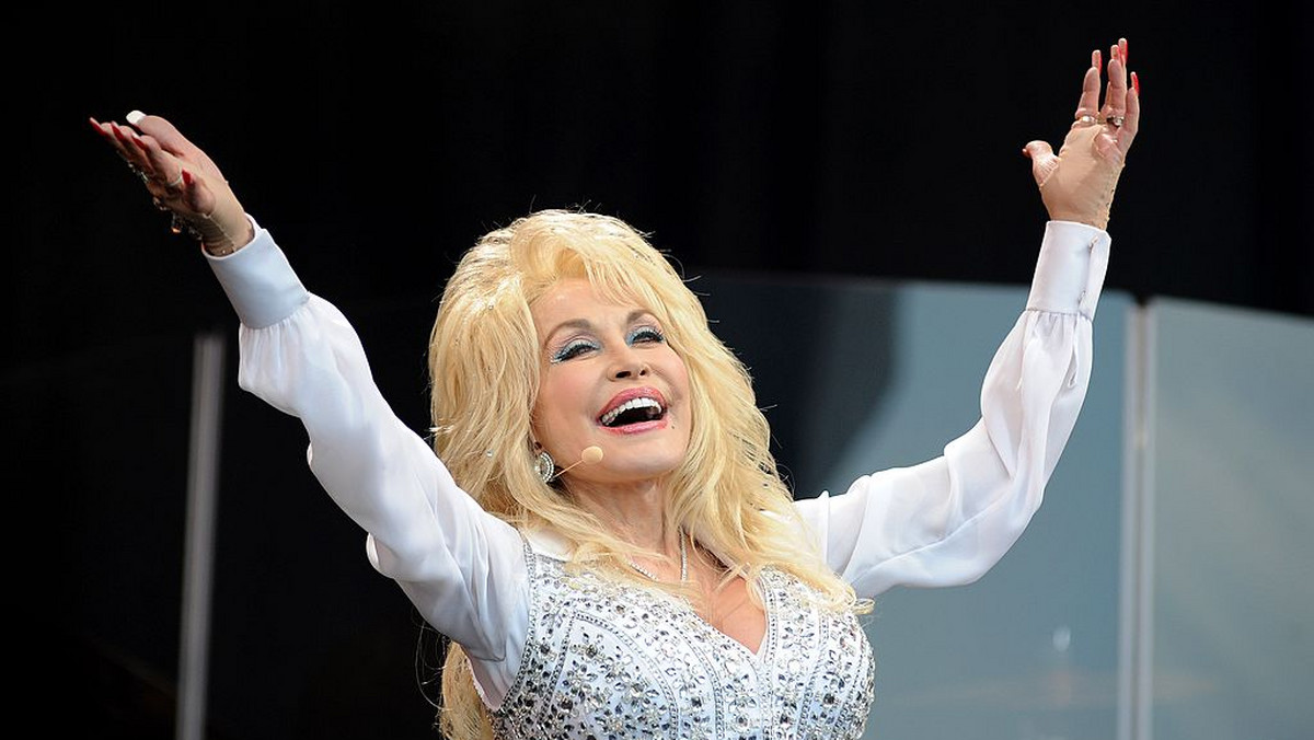 Koronawirus. Dolly Parton przekazuje milion dolarów na walkę z pandemią