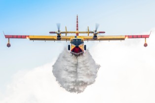 Dramat nad płonącym Los Angeles! Dron staranował samolot gaśniczy!