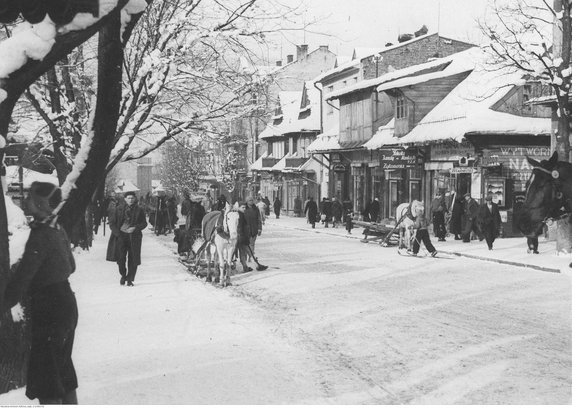 Ulica Krupówki w Zakopanem na przedwojennych fotografiach
