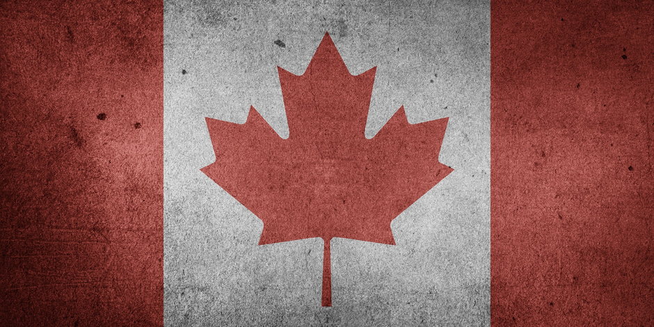 W 1957 r. kolor liścia klonu na kanadyjskich symbolach został zmieniony z zielonego na czerwony