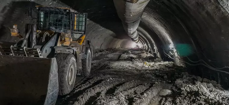 Drogowcy przebili się przez górotwór na S1. Widzą już światełko w tunelach