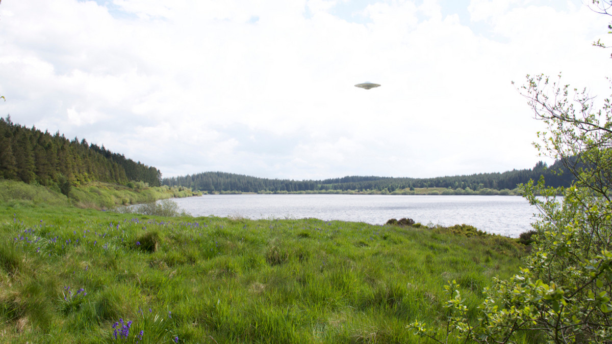 Gdy mowa o katastrofach UFO, zwykle na myśl przychodzi Roswell, w którego okolicach w 1947 r. rozbił się rzekomo latający talerz, przejęty następnie przez amerykańskie wojsko. Mało kto wie, że prawie 50 lat po tamtych wydarzeniach, w mazurskich lasach miało dojść do kolejnej "kraksy" niezidentyfikowanej maszyny. Tak twierdził anonimowy żołnierz, który przekazał informacje na ten temat jednemu z polskich ufologów, dodając, że podczas próby przejęcia obiektu doszło do bardzo niebezpiecznego zdarzenia.