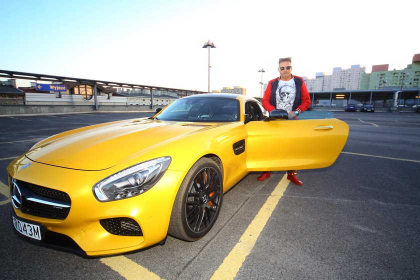 Krzysztof Rutkowski, detektyw z Łodzi ma nowy samochód. To sportowy mercedes AMG GTS w kolorze AMG solarbeam