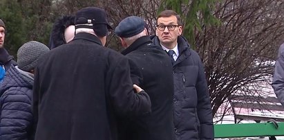 Taką minę zrobił Morawiecki, kiedy popatrzył na Macierewicza. Nagranie podbija sieć. Ale to nie do końca tak...