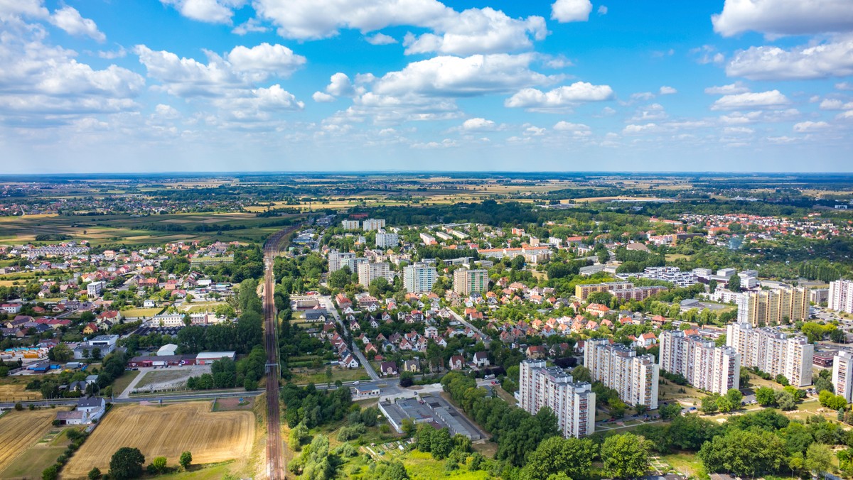 Rząd przygotowuje ustawę w sprawie dekomunizacji nazw ulic. Oznaczać to będzie wiele zmian na Opolszczyźnie - pisze "Nowa Trybuna Opolska".