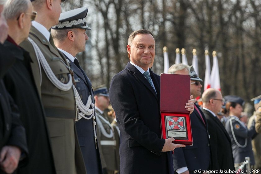 Para prezydencka chichocze pod Grobem Nieznanego Żołnierza. Agata Duda aż się popłakała