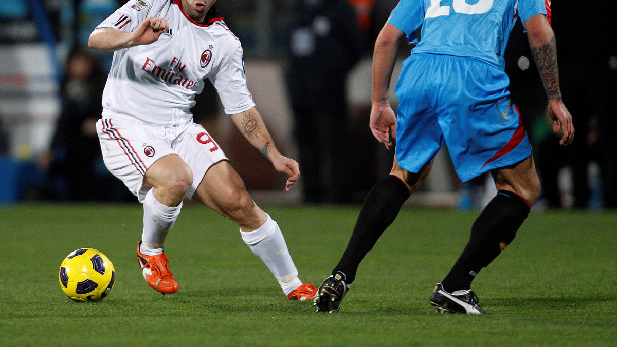 Błażej Augustyn przypomniał o sobie w mało chlubny sposób. Polski obrońca strzelił samobójczego gola i jego Vicenza Calcio przegrała z Juve Stabia 0:3. Gola dającego prowadzenie Torino strzelił w meczu z Regginą zdobył Kamil Glik, ale mecz przerwano po pierwszej połowie.