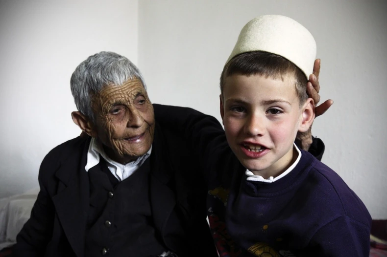 Za porodicu je deda Ćamil