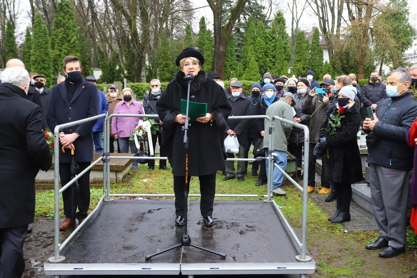 Ostatnia droga Izabelli Sierakowskiej. Znani politycy pożegnają zmarłą posłankę