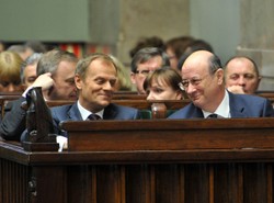 Giełdy spadają, frank drożeje, a Rostowski swoje