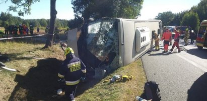 Dramat na Mazowszu. Autobus wypadł z drogi. Są ranni