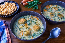 Pyszny obiad na środę. Podajemy przepis, Ty gotujesz. Zupa koperkowa z pulpecikami