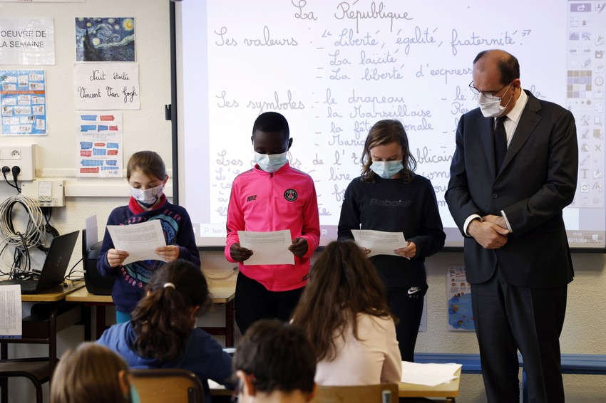 Otvorene škole u Francuskoj - Žan Kasteks sa đacima