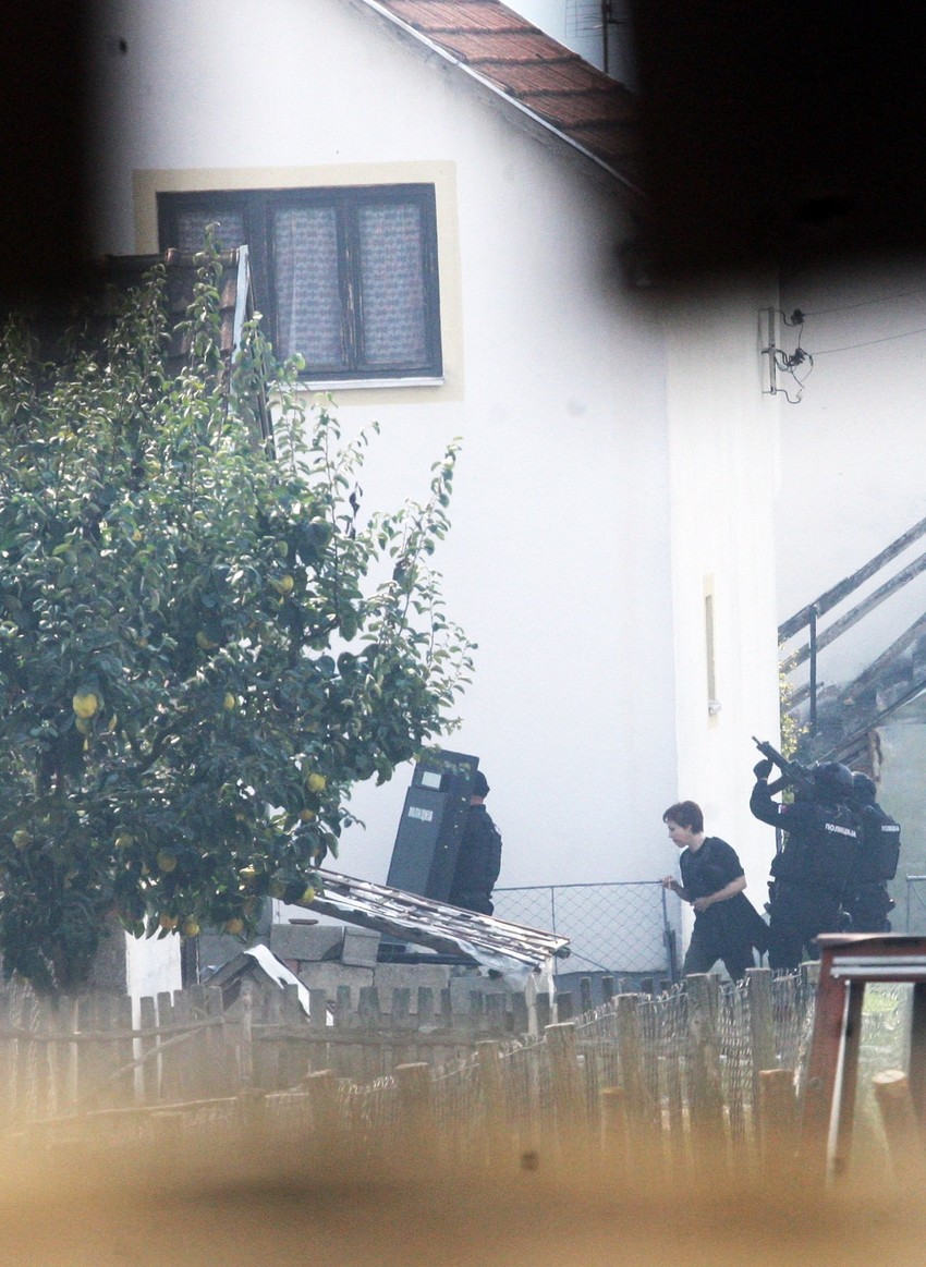 Polcijska akcija ispred kuće Deajana Markovića