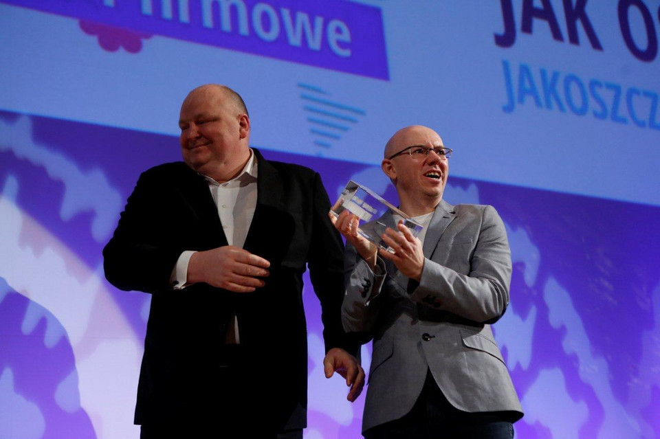 Blog Roku 2013: Michał Szafrański, jakoszczedzacpieniadze.pl - nagroda w kategorii „Profesjonalne i firmowe” (na zdjęciu po prawej)