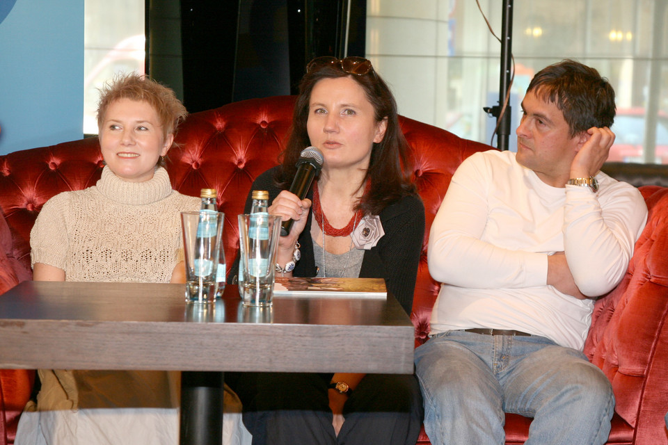 Konferencja prasowa. Scenarzystka Olga Sawicka, producent Dorota Chamczyk i reżyser Grzegorz Kuczeriszka.