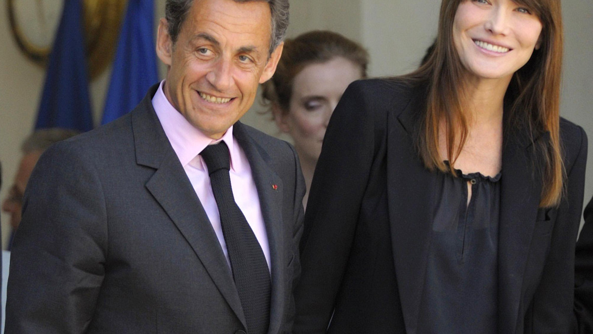 Przyjaciel pary prezydenckiej oficjalnie potwierdził, że Carla Bruni spodziewa się pierwszego dziecka z Nicolasem Sarkozy. Według niego będzie to chłopiec - informuje serwis dailymail.co.uk
