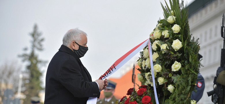 11. rocznica katastrofy smoleńskiej. Obchody na Pl. Piłsudskiego [ZDJĘCIA]