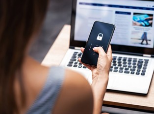 Ile czasu trzeba, aby złamać zabezpieczenia w twoim smartfonie? Naukowcy sprawdzili