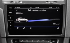 Legendarna fabryka znów produkuje. Pierwszy volkswagen e-Golf z zasięgiem większym o 50 proc. zjechał z taśmy