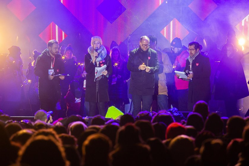 Wstrząsające słowa po ataku na Adamowicza. "On zdążył spojrzeć na mnie i zaczął się osuwać"